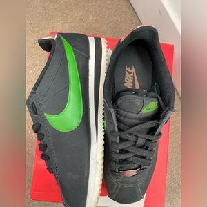 Nike Cortez - Women’s 6